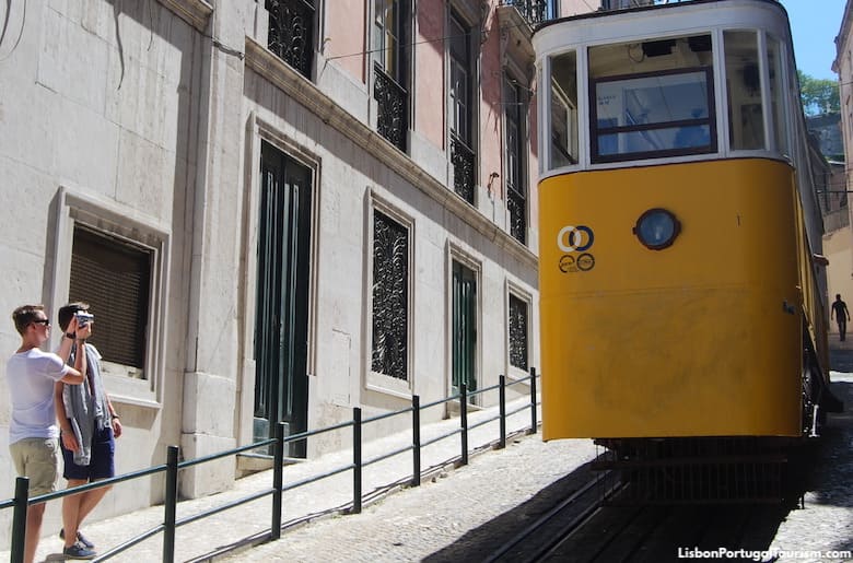 Glória Funicular, Lisbon