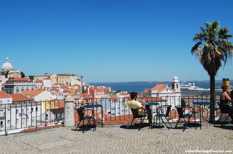 Portas do Sol café, Lisbon